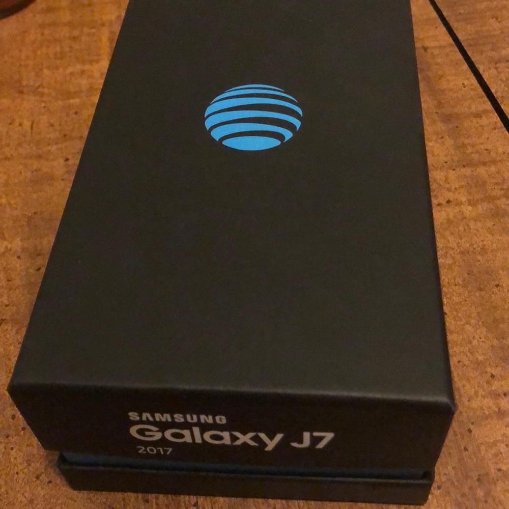 Used Samsung Galaxy J7 Phone.